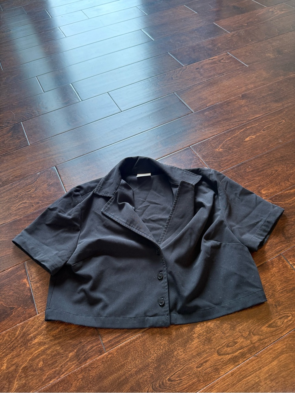 Black cropped button up tee